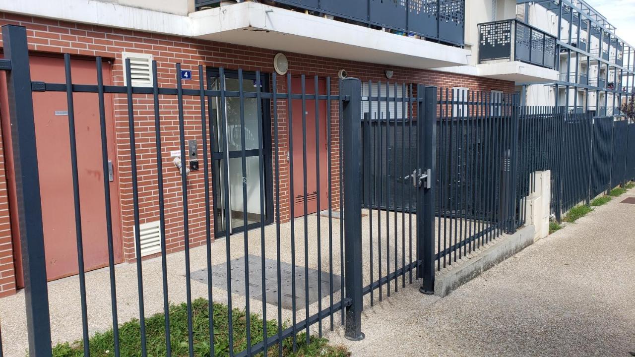 Disponible - Appartement Entier Neuf - 8Mn A Pied Rer C Paris, Parking Rue Gratuit, En Face Hopital D'Arpajon, Balcon Prive, Matelas Bultex 160X200, Ascenseur, Acces Pmr, Centre Ville A Pied Экстерьер фото